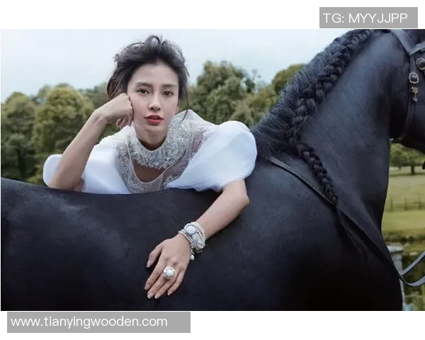 足球明星佩戴的奢华首饰展示与时尚风格解析 足球明星佩戴的奢华首饰展示与时尚风格解析