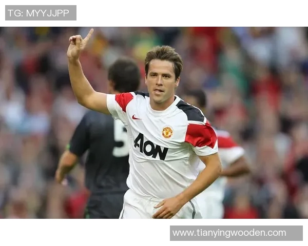 足球明星壁纸中的霸气女孩展现青春活力与运动魅力 足球明星壁纸中的霸气女孩展现青春活力与运动魅力