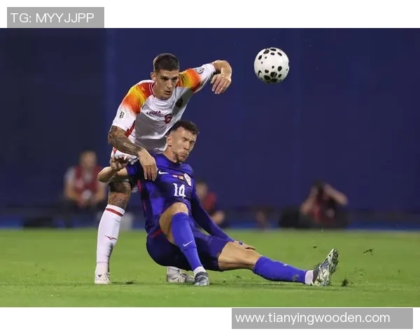 身体强壮如牛的足球明星们如何在赛场上展现力量与技巧