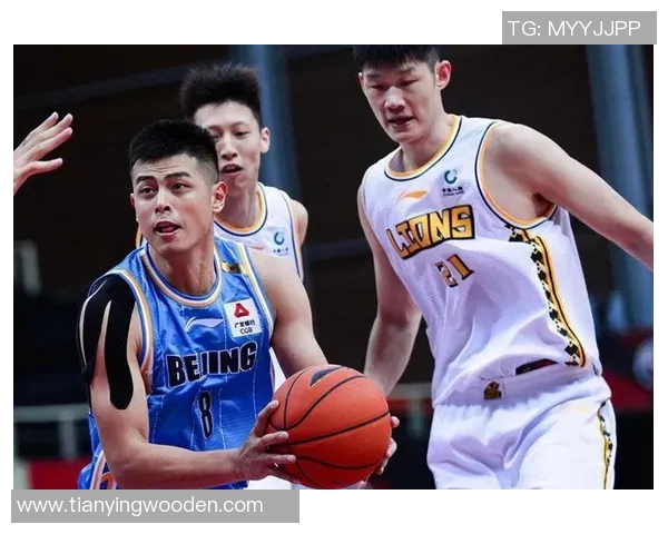 方硕的篮球之路：从青涩少年到职业赛场的辉煌历程与成长故事